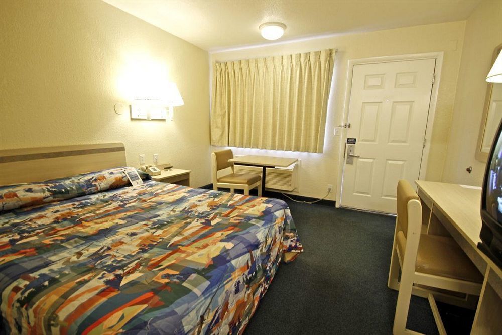 צ'רלסטון West Ashley Inn מראה חיצוני תמונה